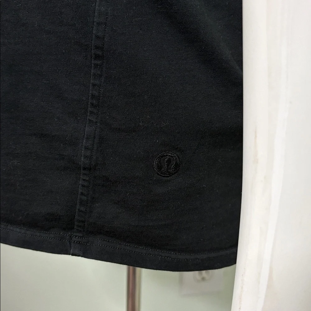 Lululemon black tee medium